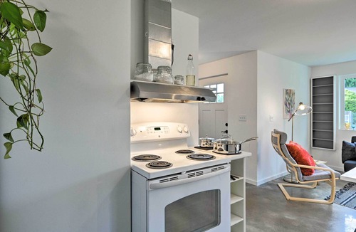 Highline Cottage | Bright Seattle Cottage w/Private Backyard Access!