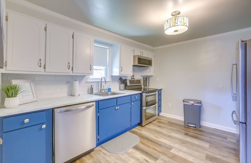 Shelby Cottage | Bright Shelby Cottage w/Deck & Creek Views!