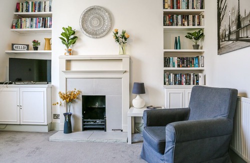 Askew Apartment | Bright Shepherds Bush Apartment