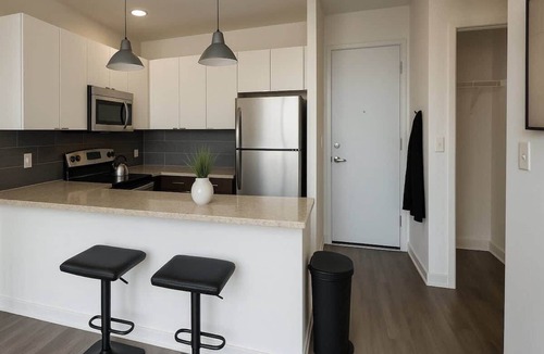 East Hyde Park Apartment | Bright South Hyde Park Studio