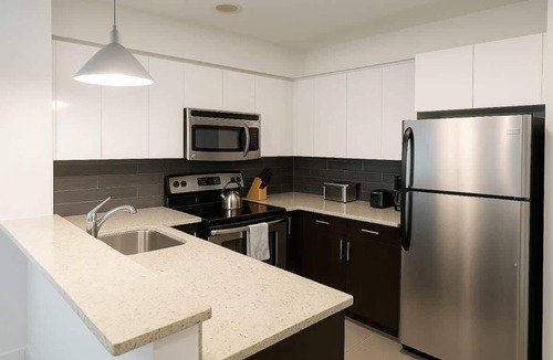 East Hyde Park Apartment | Bright South Hyde Park Studio