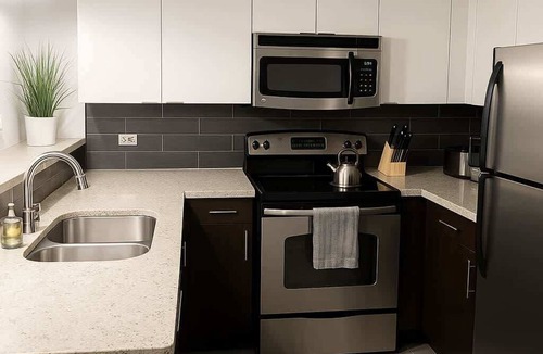 East Hyde Park Apartment | Bright South Hyde Park Studio