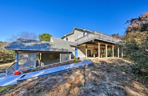 Southern Shores House | Bright Southern Shores Family Home < 1 Mi to Beach