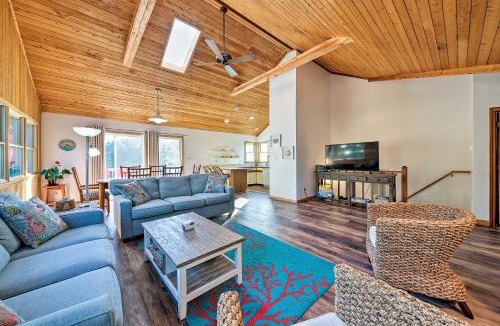 Southern Shores House | Bright Southern Shores Family Home < 1 Mi to Beach