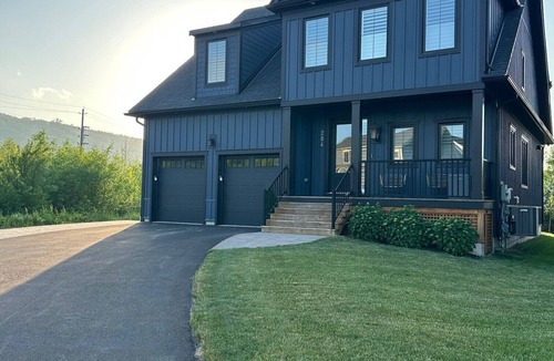 The Blue Mountains House | Bright, spacious, amazing view at a prime location