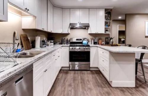 South San Francisco House | BRIGHT SPACIOUS NEWLY RENOVATED CLEAN COZY