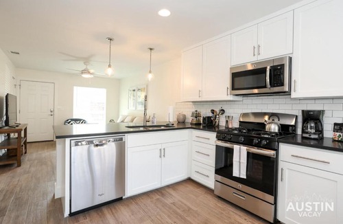 Parker Lane Apartment | Bright Space Close To Best Beer Gardens Coffee