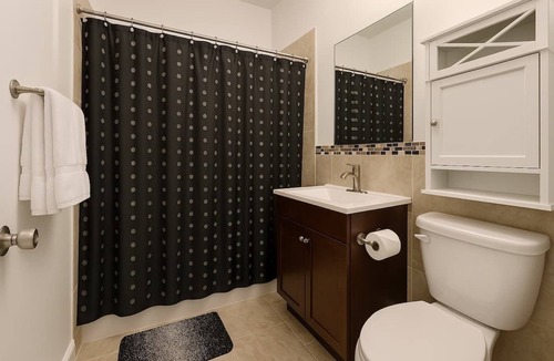 Old Irving Park Apartment | Bright Spaced 3BR Furnished Stay