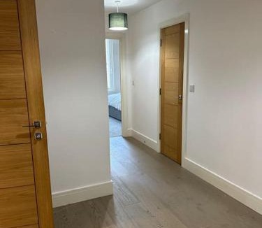 Brentwood Apartment | Bright, spacious 1 bedroom flat