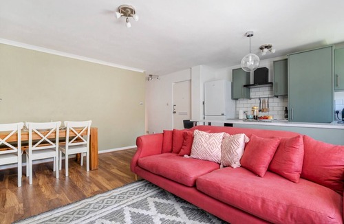 Guildford Apartment | Bright, spacious 1Bed w/parking - Pass the Keys