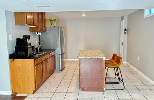 Bowie House | Bright & Spacious 1BR Retreat