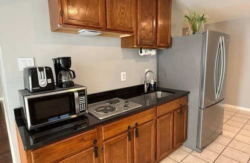Bowie House | Bright & Spacious 1BR Retreat