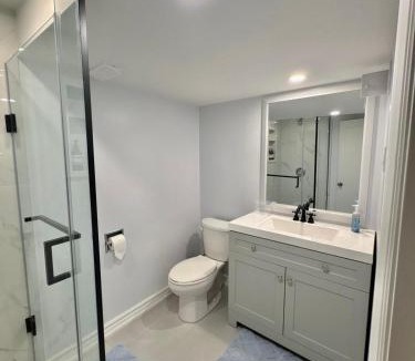 Newtonbrook Apartment | Bright Spacious 2 Bedroom 2 Bathroom Unit With Parking Near TTC and Shops