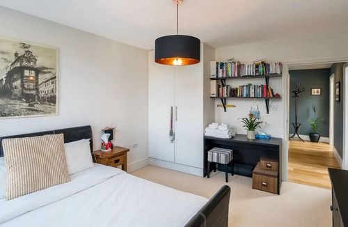 Battersea Apartment | Bright Spacious 2bed 2bath in Battersea