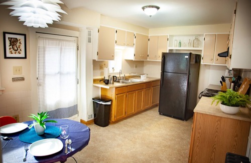 Troy Apartment | Bright & Spacious 2Bed Downtown Troy Garden Apt.