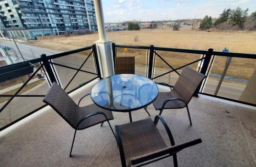 Oakville Apartment | Bright & Spacious 2BR-2BA Condo in Prime Location