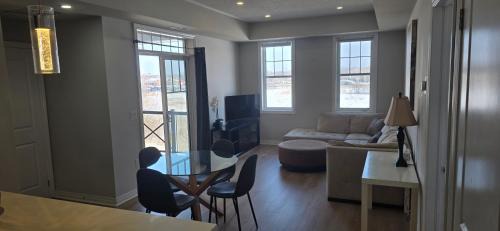 Oakville Apartment | Bright & Spacious 2BR-2BA Condo in Prime Location