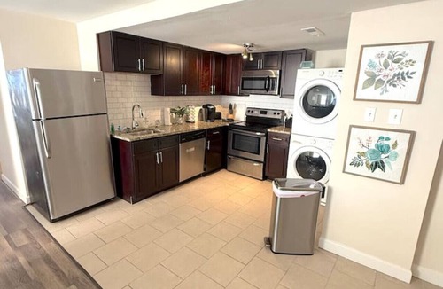 DeBaliviere Place Apartment | Bright & Spacious 2BR Near Forest Park