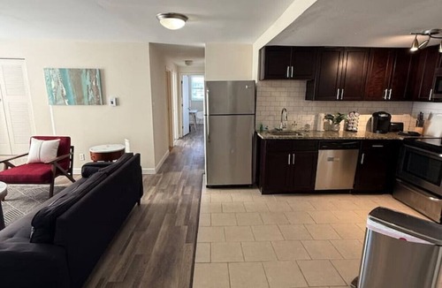 DeBaliviere Place Apartment | Bright & Spacious 2BR Near Forest Park