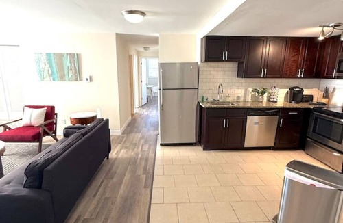 DeBaliviere Place Apartment | Bright & Spacious 2BR Near Forest Park