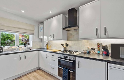 Exeter House | Bright & Spacious 3 Bedroom Home in Central Exeter