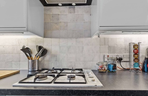 Exeter House | Bright & Spacious 3 Bedroom Home in Central Exeter