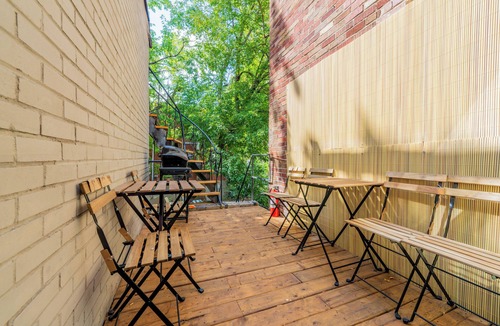 Cote-Des-Neiges—Notre-Dame-De-Grace Apartment | Bright Spacious 3BR 2 Baths Great Kitchen