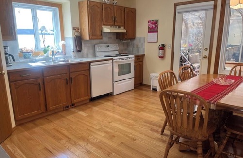 Cochrane House | Bright, spacious 4 bedroom home.