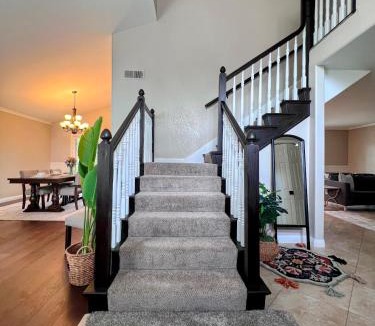 Orange House | Bright & Spacious 5BR Modern Vacation Home - Near Disneyland & Beaches