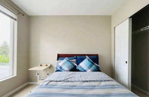 Maltby House | Bright, Spacious and Convenient With AC