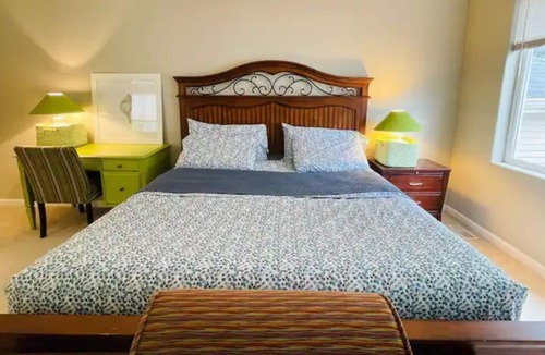 Maltby House | Bright, Spacious and Convenient With AC