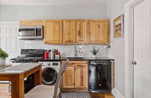 Parkside Apartment | Bright & Spacious Apartment with Amazing Shower