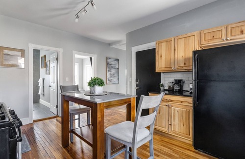 Parkside Apartment | Bright & Spacious Apartment with Amazing Shower