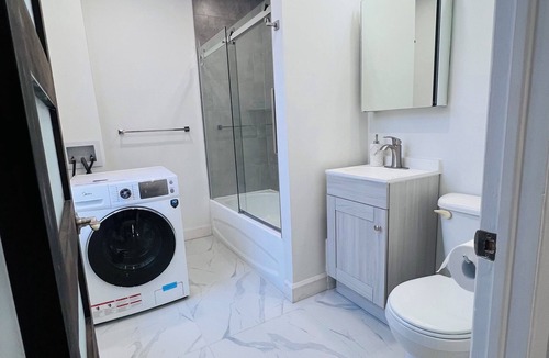 De Lorimier Apartment | Bright,spacious Apt, Fully Equipped, W/balcony, and Air Conditioning