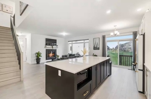 Ottawa Division House | Bright & Spacious Barrhaven Stay