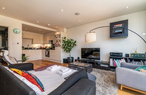 Queenstown Apartment | Bright & Spacious Battersea Flat