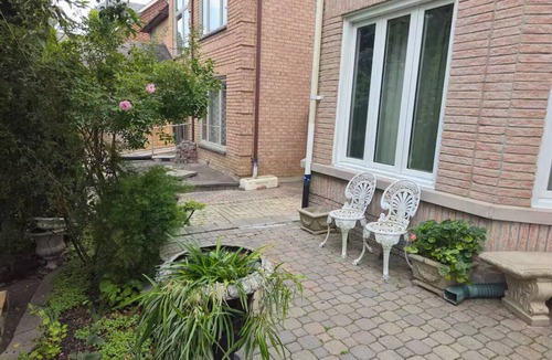 Richmond Hill House | BRIGHT & SPACIOUS 2 BEDROOM SUITE | FULLY EQUIPPED, MINUTES TO TRANSIT & TORONTO
