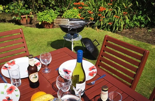 Auchengray House | Bright, spacious centrally-located 3-bedroomed house with ample free parking.