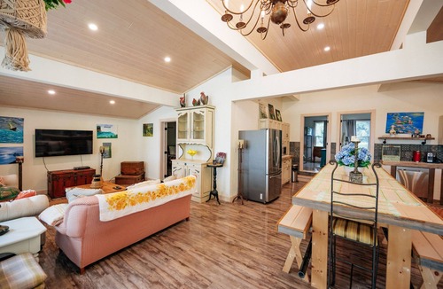 South Bruce Peninsula Ski Chalet | Bright & Spacious Chalet on Lake Huron - Private