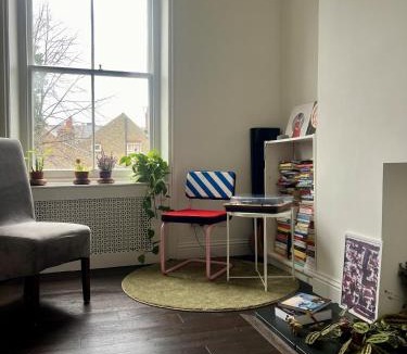 Brixton Hill Apartment | Bright, Spacious, Charming & Fully Equipped Victorian Flat in Quiet Brixton