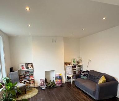 Brixton Hill Apartment | Bright, Spacious, Charming & Fully Equipped Victorian Flat in Quiet Brixton