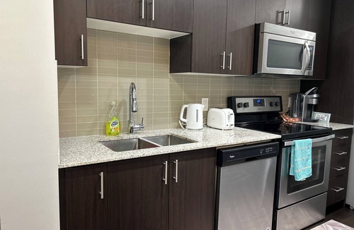 Markham Apartment | Bright Spacious Clean Condo Apartment in Markham- Walk to everything!