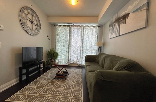 Markham Apartment | Bright Spacious Clean Condo Apartment in Markham- Walk to everything!
