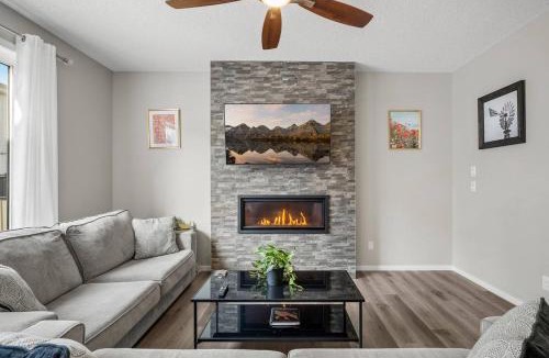 Southwest Calgary House | Bright & Spacious Family Retreat