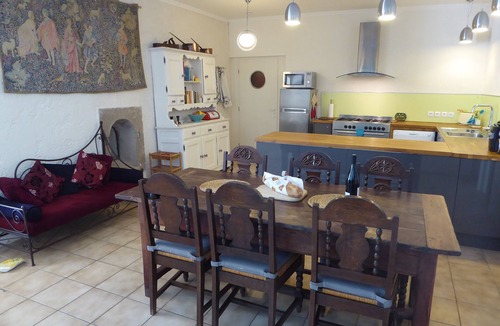 Neffies Apartment | Bright, Spacious Gite With Private Heated Pool And Courtyard Garden.