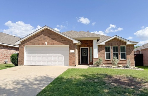 Keller House | Bright, Spacious Home in Prime Location