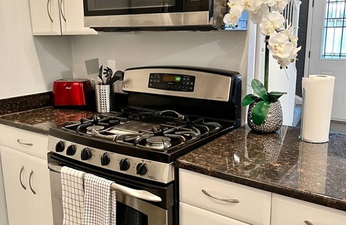 Park West Apartment | Bright & Spacious Lincoln Park Gem – Sleeps 9!