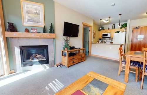 Mammoth Lakes Condo | Bright Spacious Mountain Modern! Quiet Location near Biking Trails, Pool