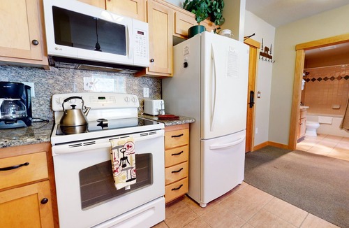 Mammoth Lakes Condo | Bright Spacious Mountain Modern! Quiet Location near Biking Trails, Pool