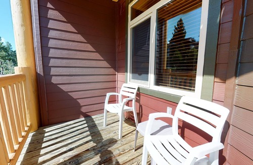 Mammoth Lakes Condo | Bright Spacious Mountain Modern! Quiet Location near Biking Trails, Pool